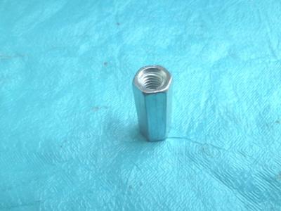 Ecrou colonnette pour culasse d6x25